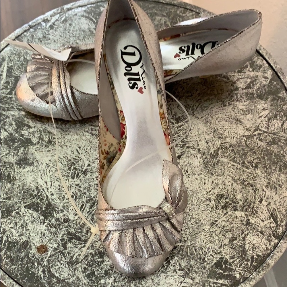 Kitten heel shoes